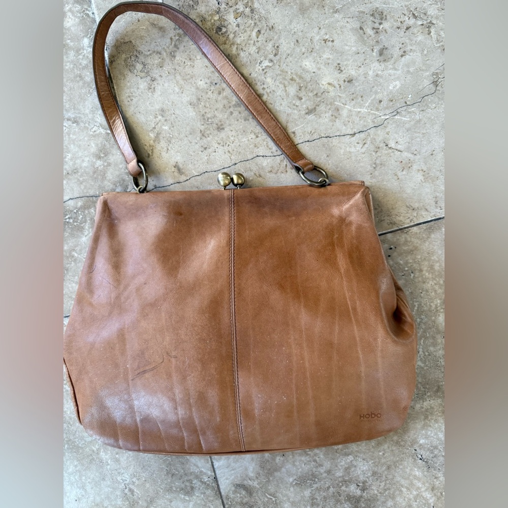 HOBO vintage international leather kiss, lock bag preowned very good condition - Picture 8 of 15